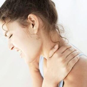 Dor intensa devido à osteocondrose da coluna cervical