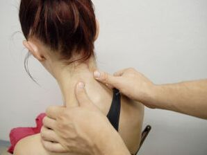 Massagem para o tratamento e prevenção da osteocondrose cervical